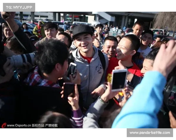 今晚最佳表现!尼文-哈特赛后与粉丝亲密互动,收获满满热情(哈尼文由哪三部分组成) 今晚最佳表现!尼文-哈特赛后与粉丝亲密互动,收获满满热情(哈尼文由哪三部分组成)